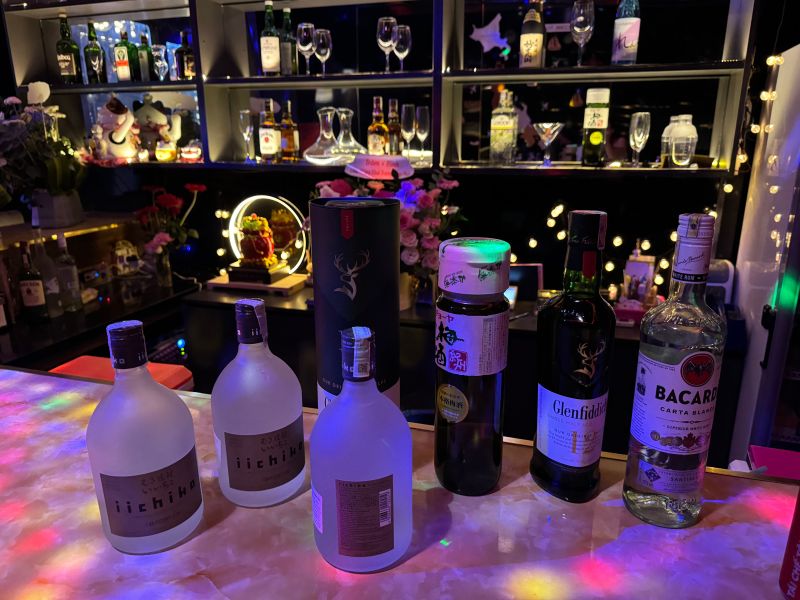 File:Nari bar interior6.jpg