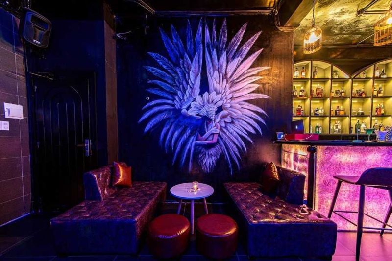 File:The Birdcage Bar and Lounge6.jpg