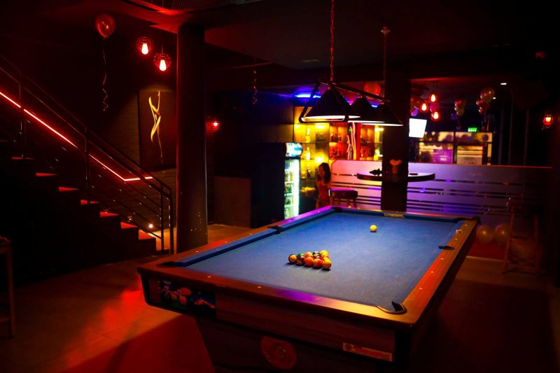 File:Maze Bar darts and pool7.jpg