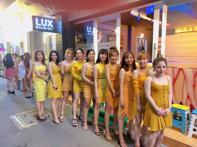File:LUX Counter Bar & Karaoke8.jpg