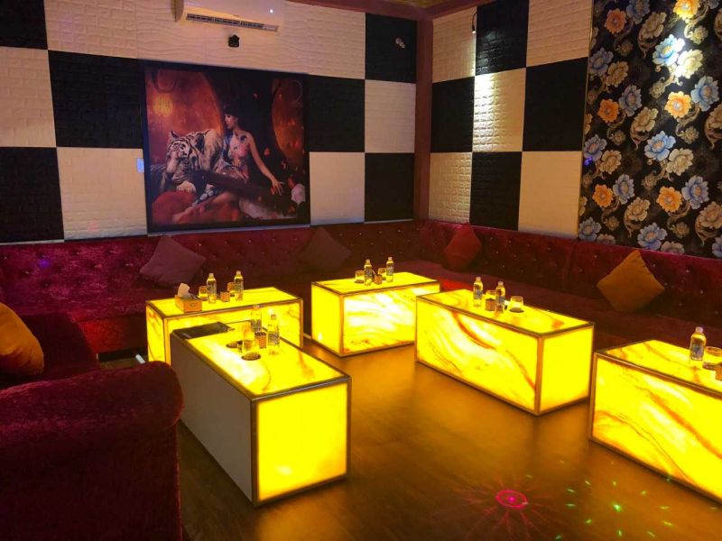 File:LUX Counter Bar & Karaoke20.jpg