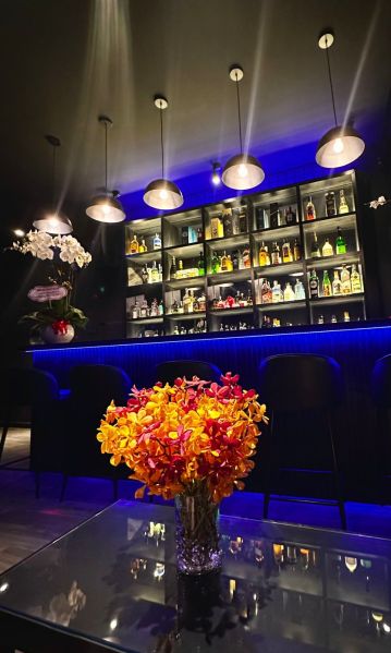 File:Yossy Golf Bar ＆ Restaurant1.jpg