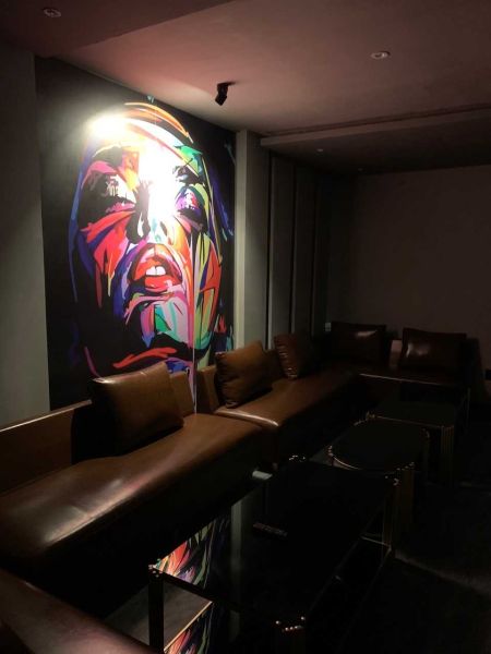 File:IKI BAR Sài Gòn12.jpg