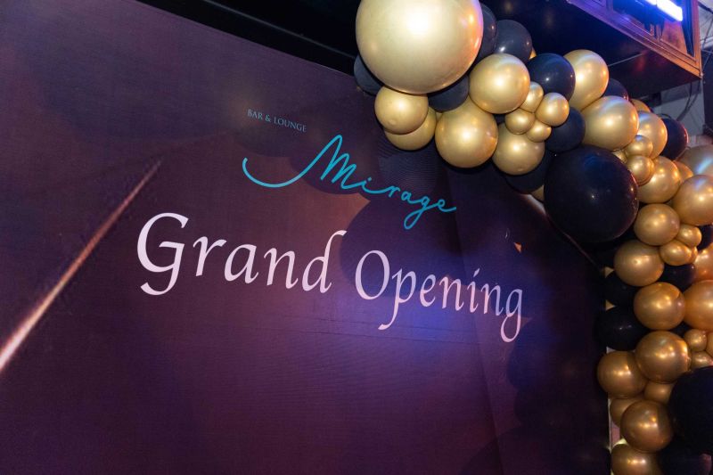 File:Mirage Bar in Saigon13.jpg