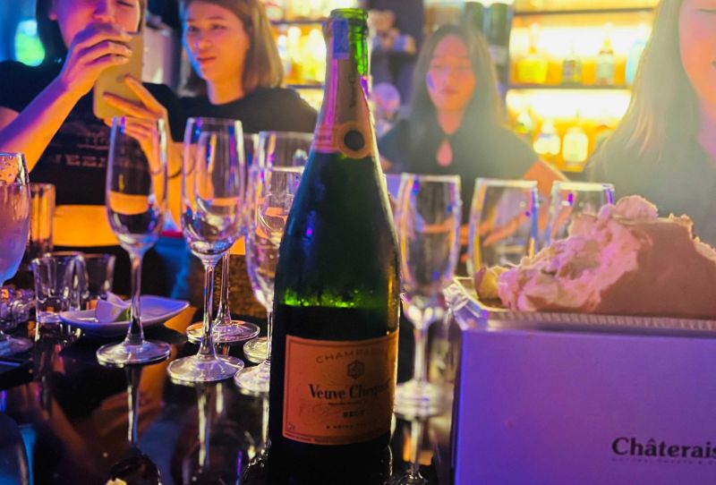 File:Dollhouse bar HCMC6.jpg