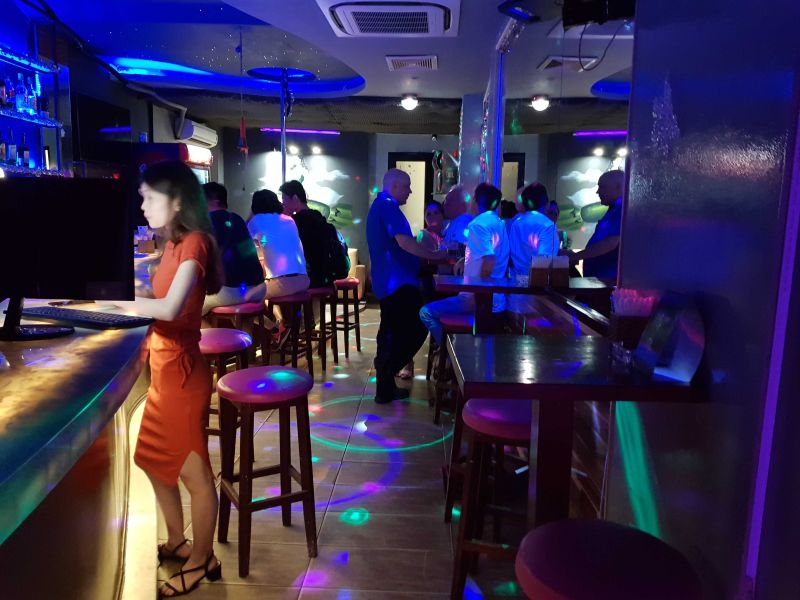File:Ruby's bar hcm15.jpg