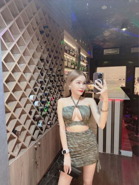 File:MOON BAR15.jpg
