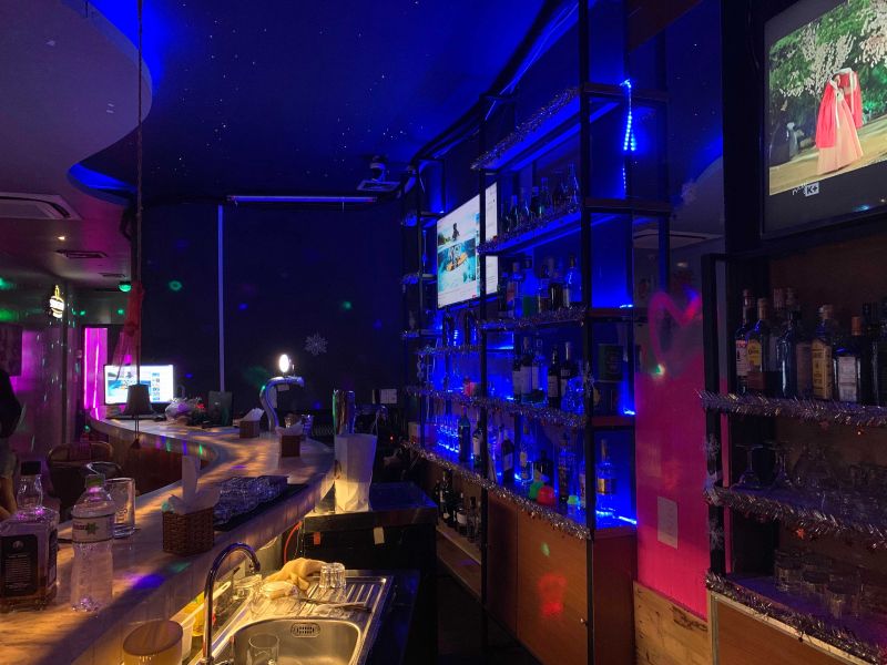 File:Ruby's bar hcm1.jpg