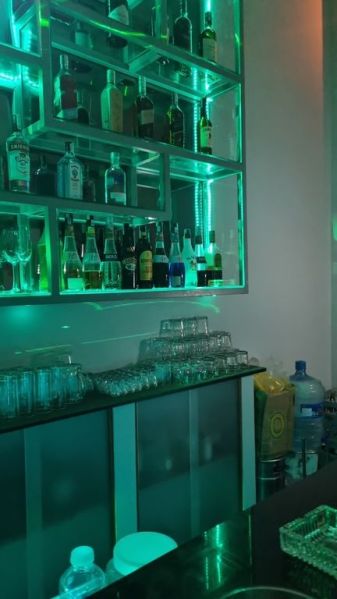 File:Swan Bar3.jpg