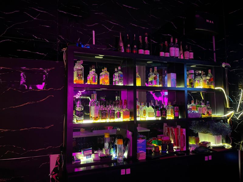 File:Angel bar interior2.jpg
