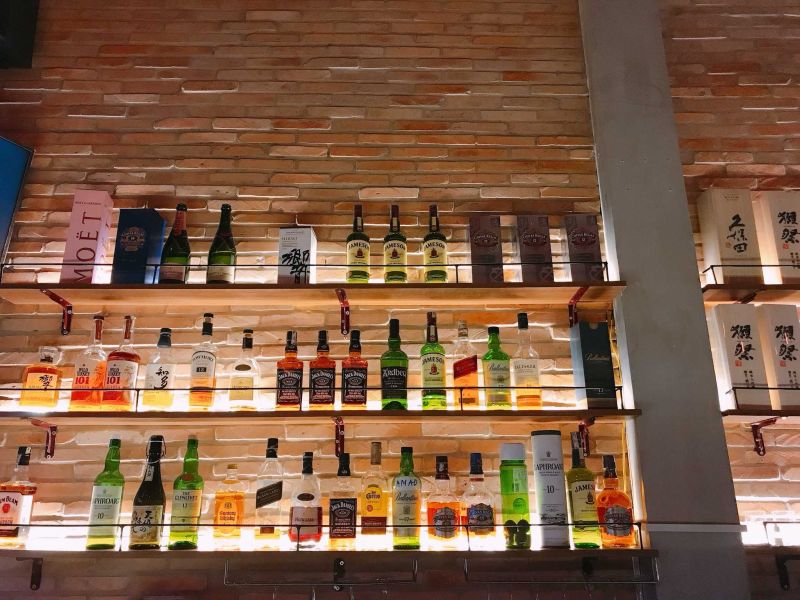 File:Hikari bar HCMC 星灯9.jpg