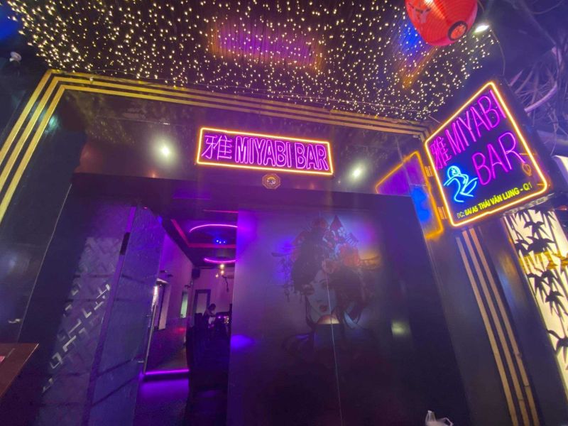 File:Miyabi Bar 雅(みやび)11.jpg