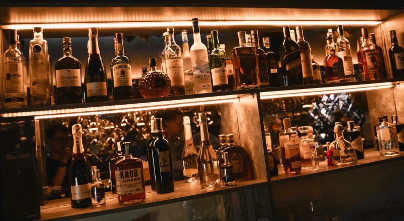 File:Cheers Bar SaiGon41.jpg