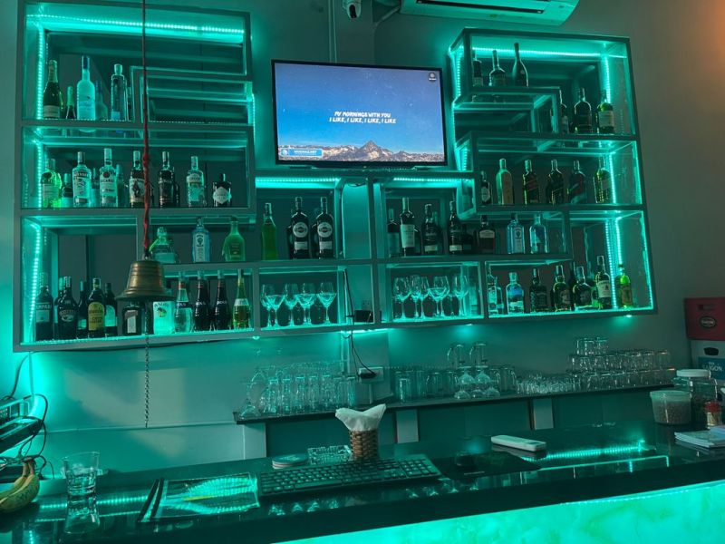 File:Swan Bar5.jpg