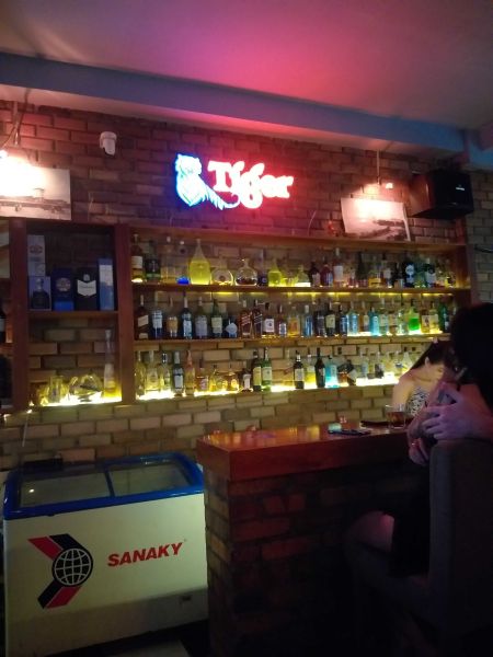 File:Saigon Retro Bar15.jpg