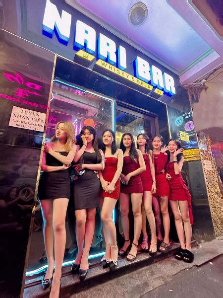File:Nari bar girls group7.jpg